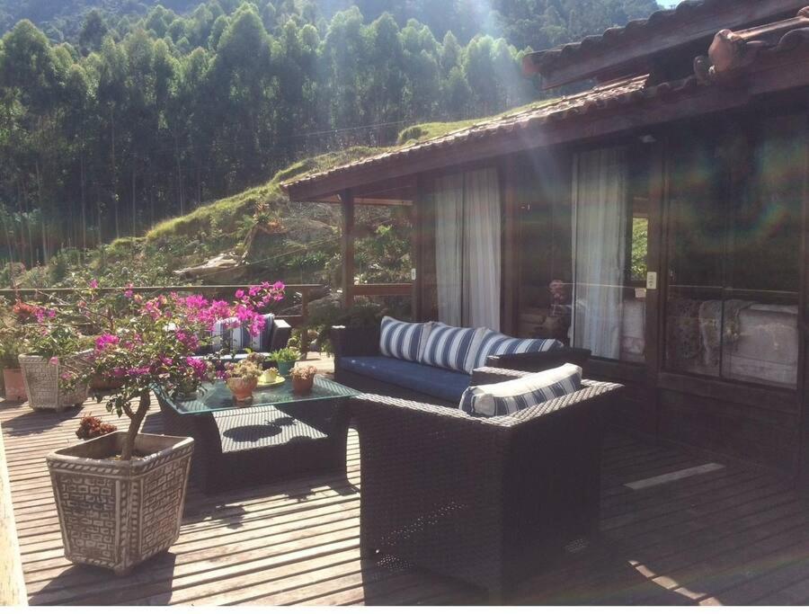 Sitio com piscina natural e cascata, com linda vista em Lumiar.