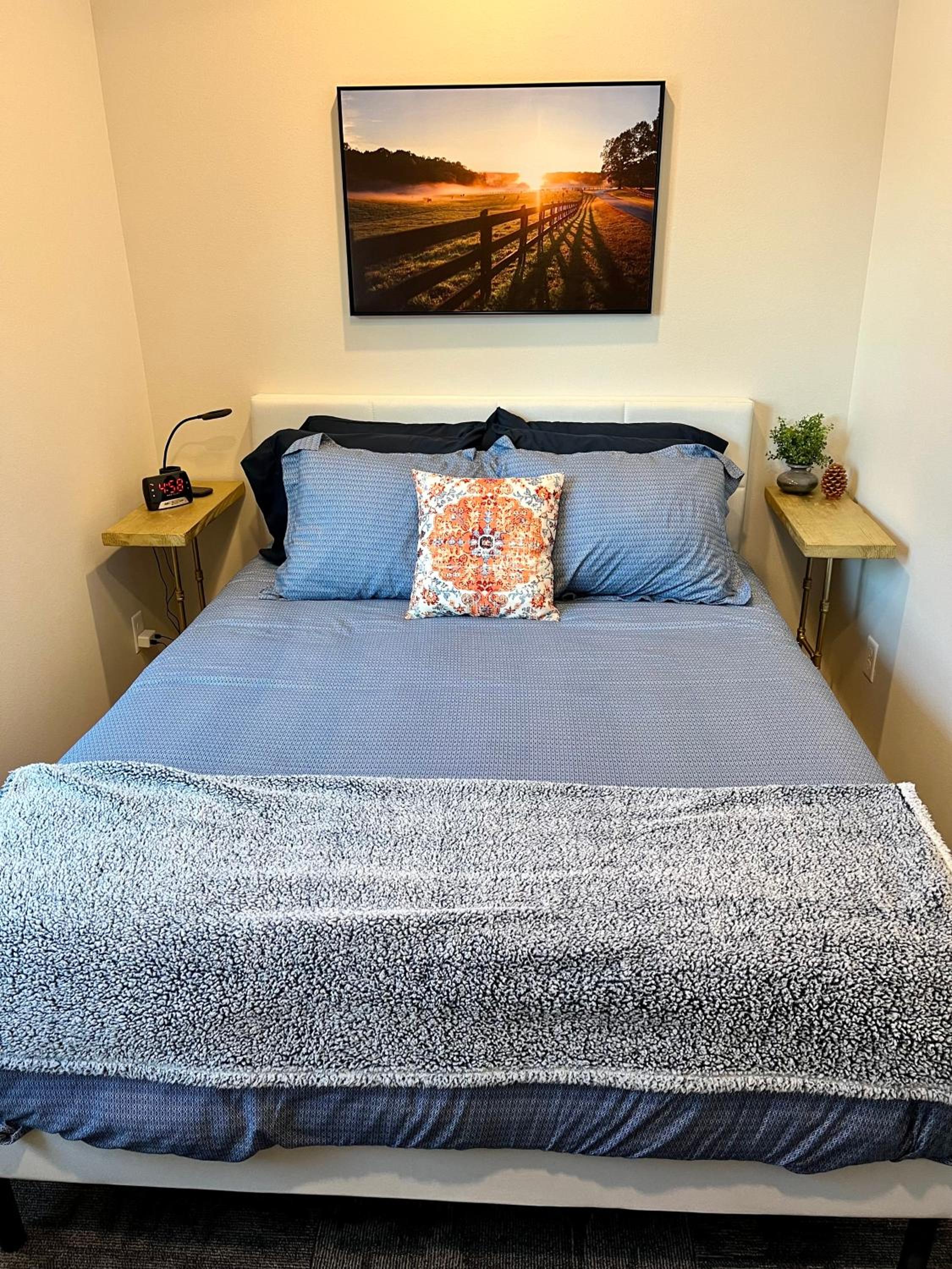 Downtown 2BR Apartment, photo 13