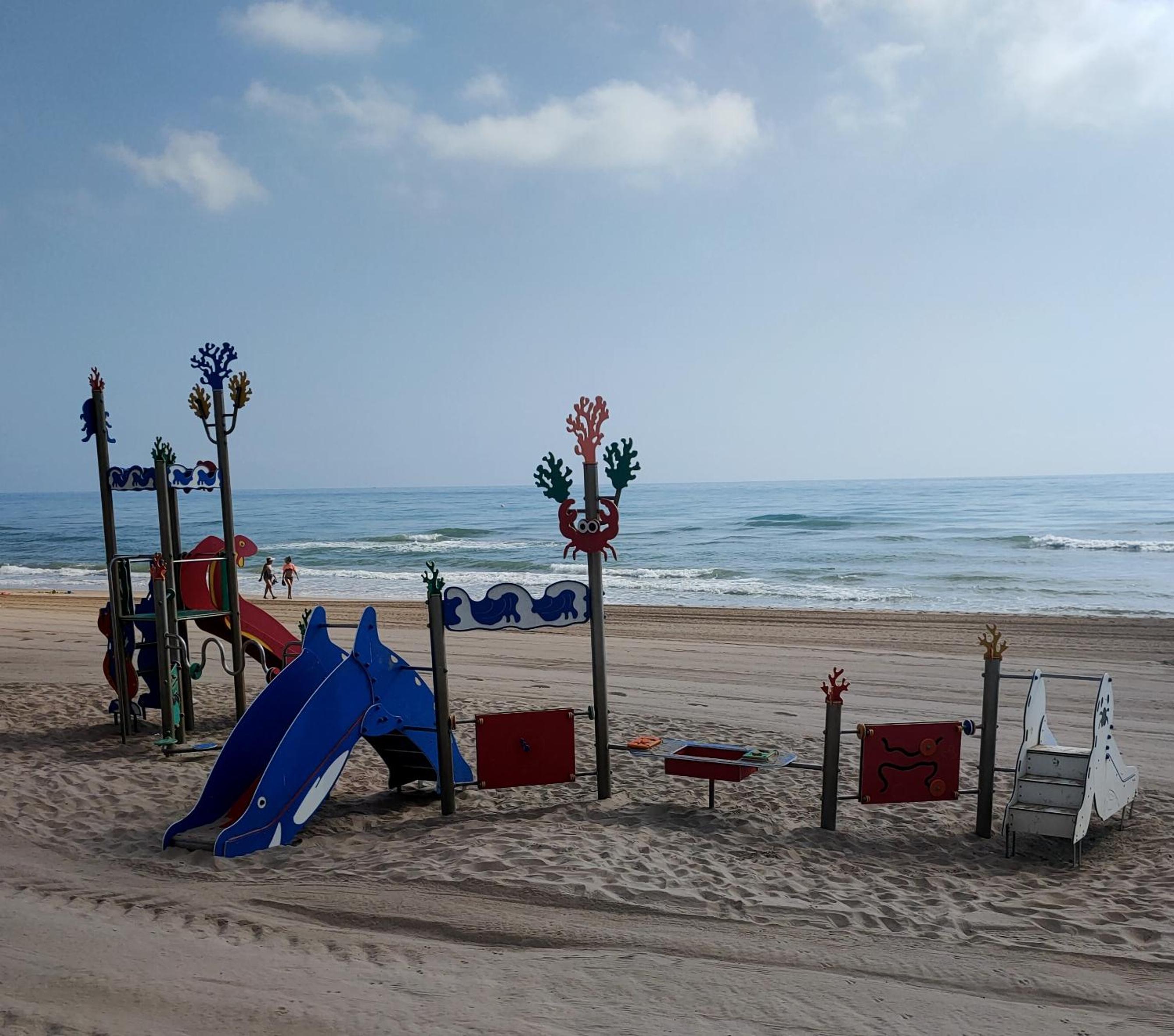 Modern Apartment Frontline Beach