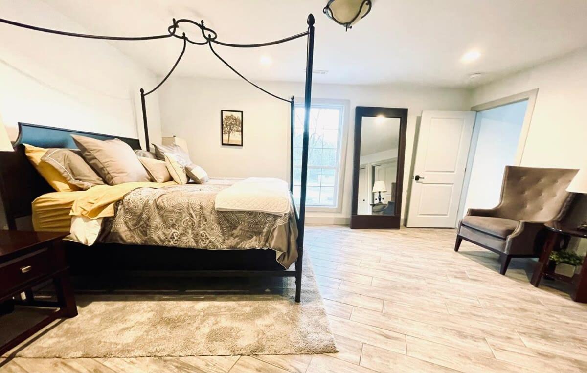 Beaver Lake Modern Getaway -3 bedroom house view 4