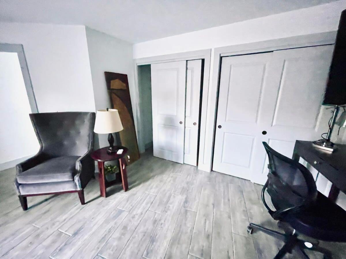 Beaver Lake Modern Getaway -3 bedroom house view 5