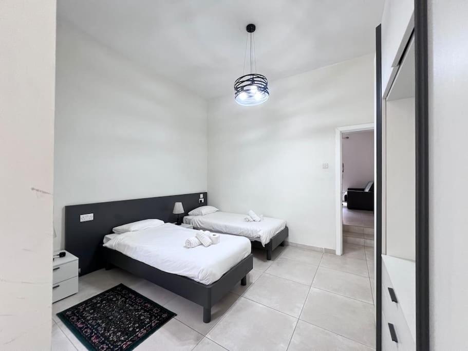 Sunshine Court Apartment No 2 view 2