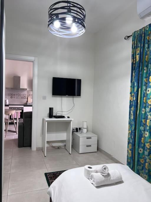 Sunshine Court Apartment No 2 view 3