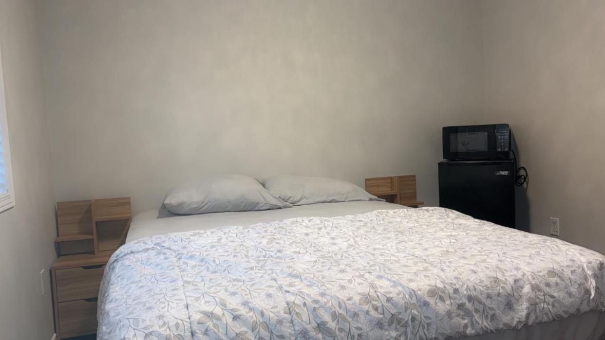 Bright Queen Room close to Sheridan College and Airport