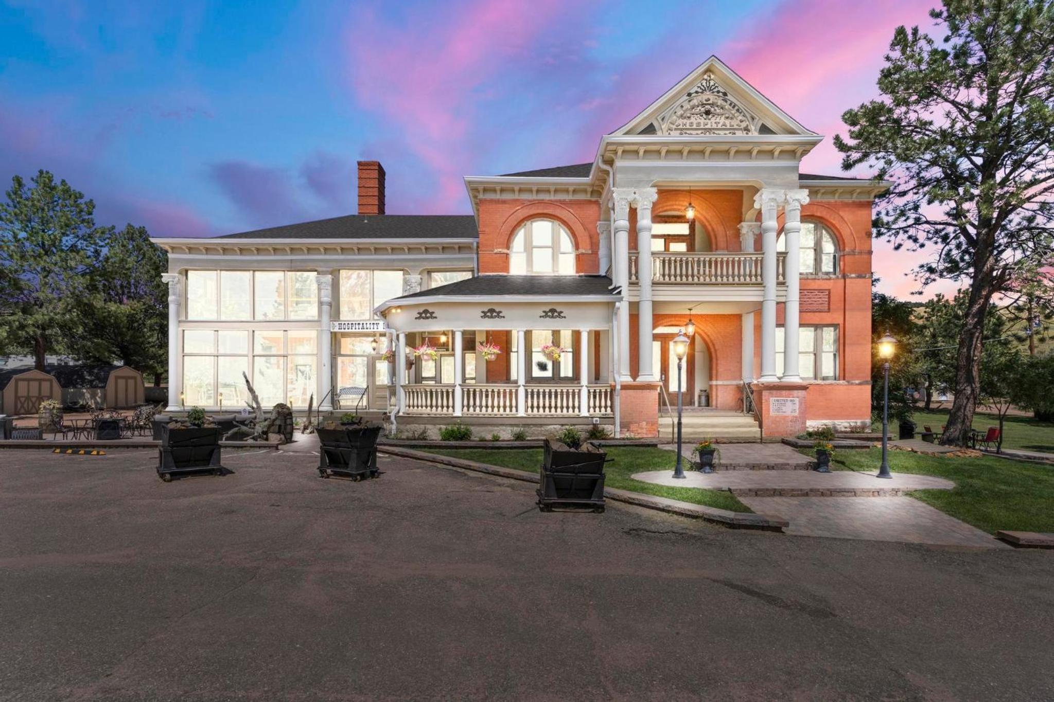Canon City Vacations - Cripple Creek Hospitality House  Travel Park - Property Image 1
