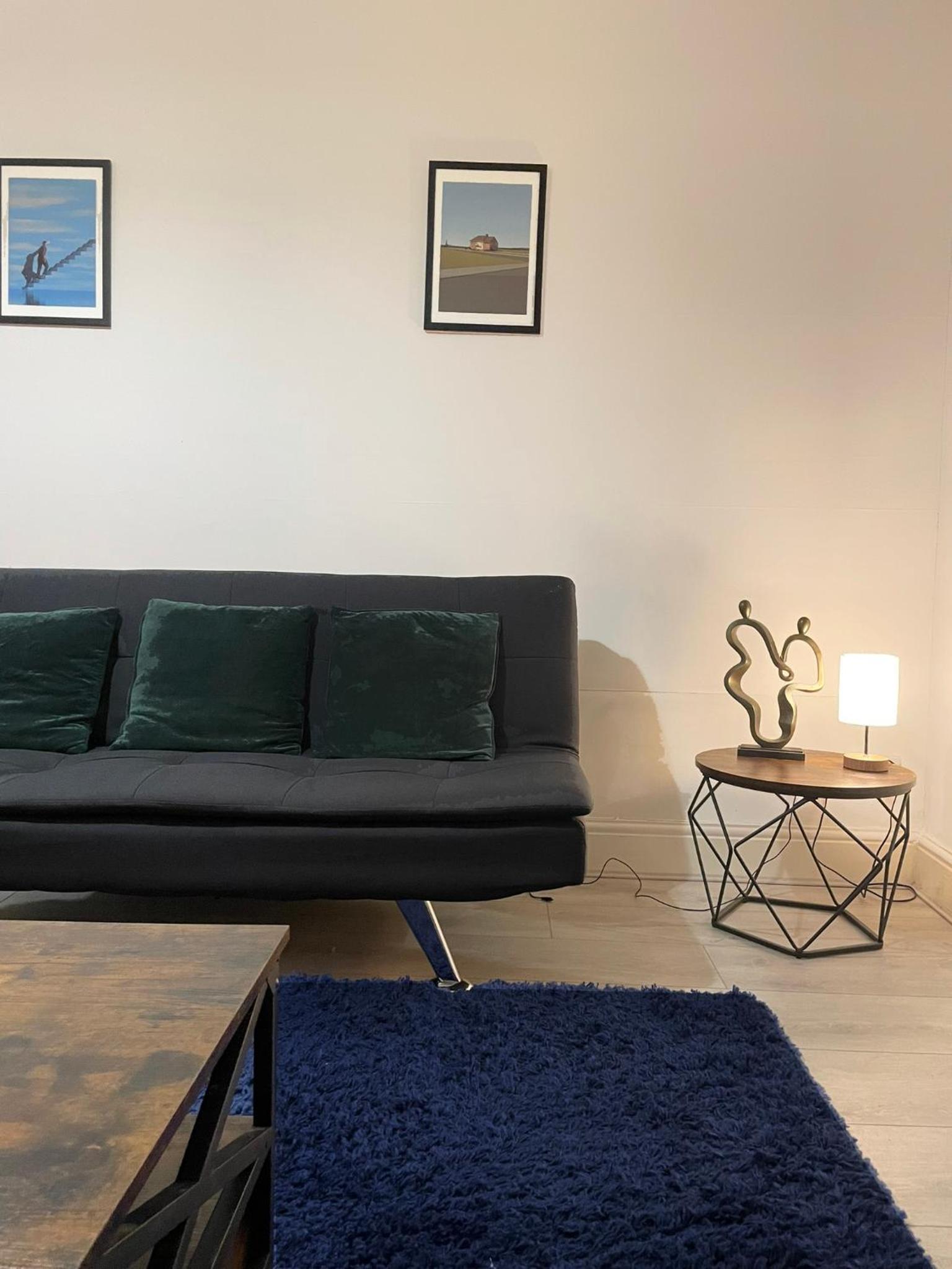 Cosy Prenton home near Tranmere Club and Liverpool view 2