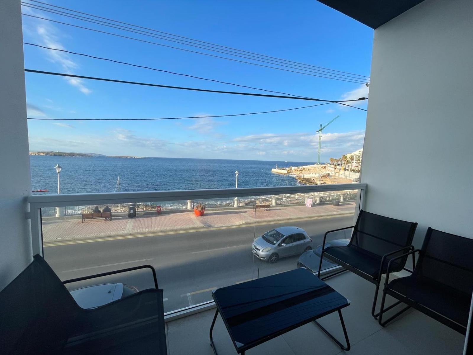 Seafront 3 Bedroom Stylish Apt with Spectacular Seaview photo 4