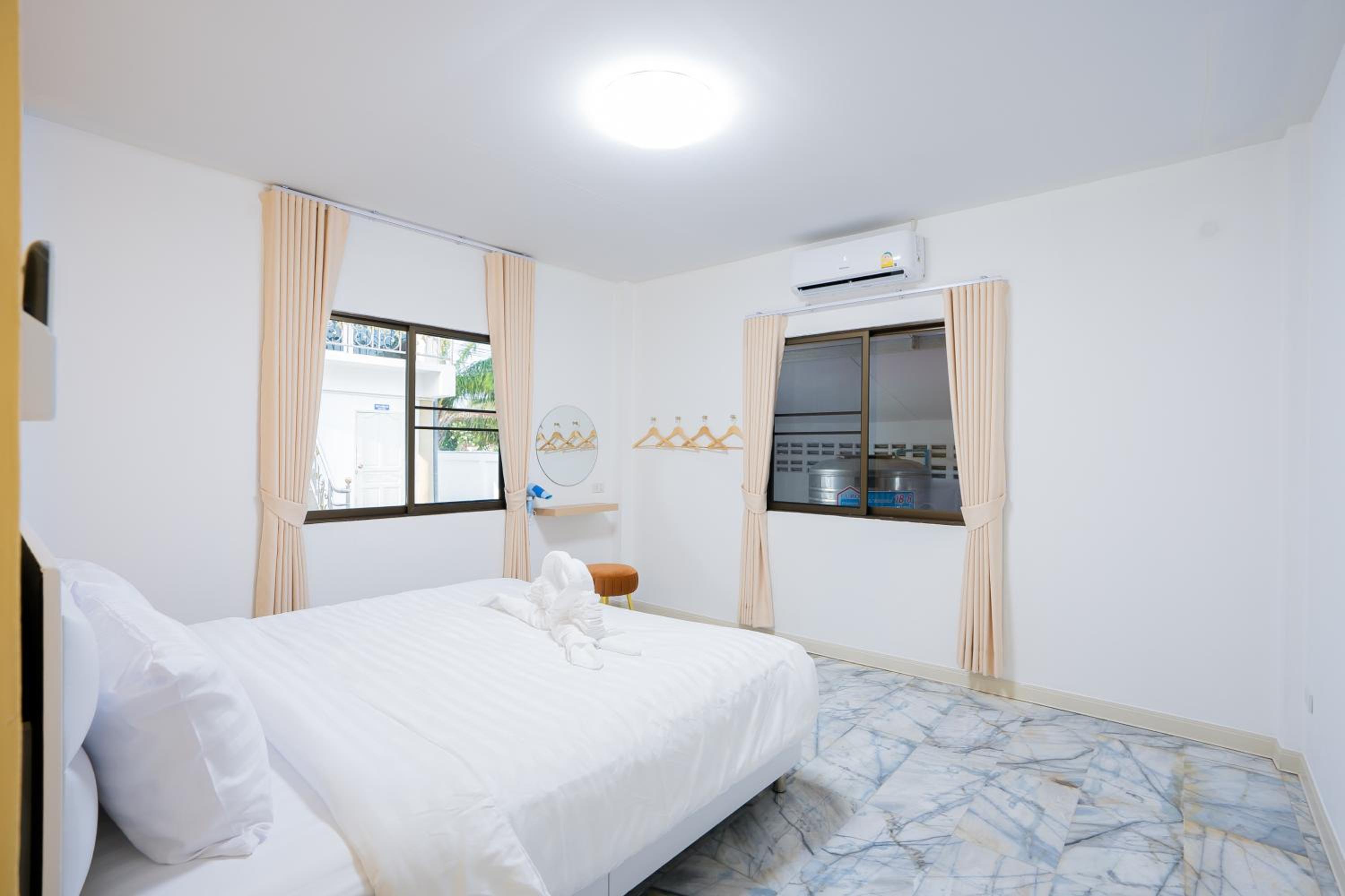Di Pool Villa Hunhin 2km from beach