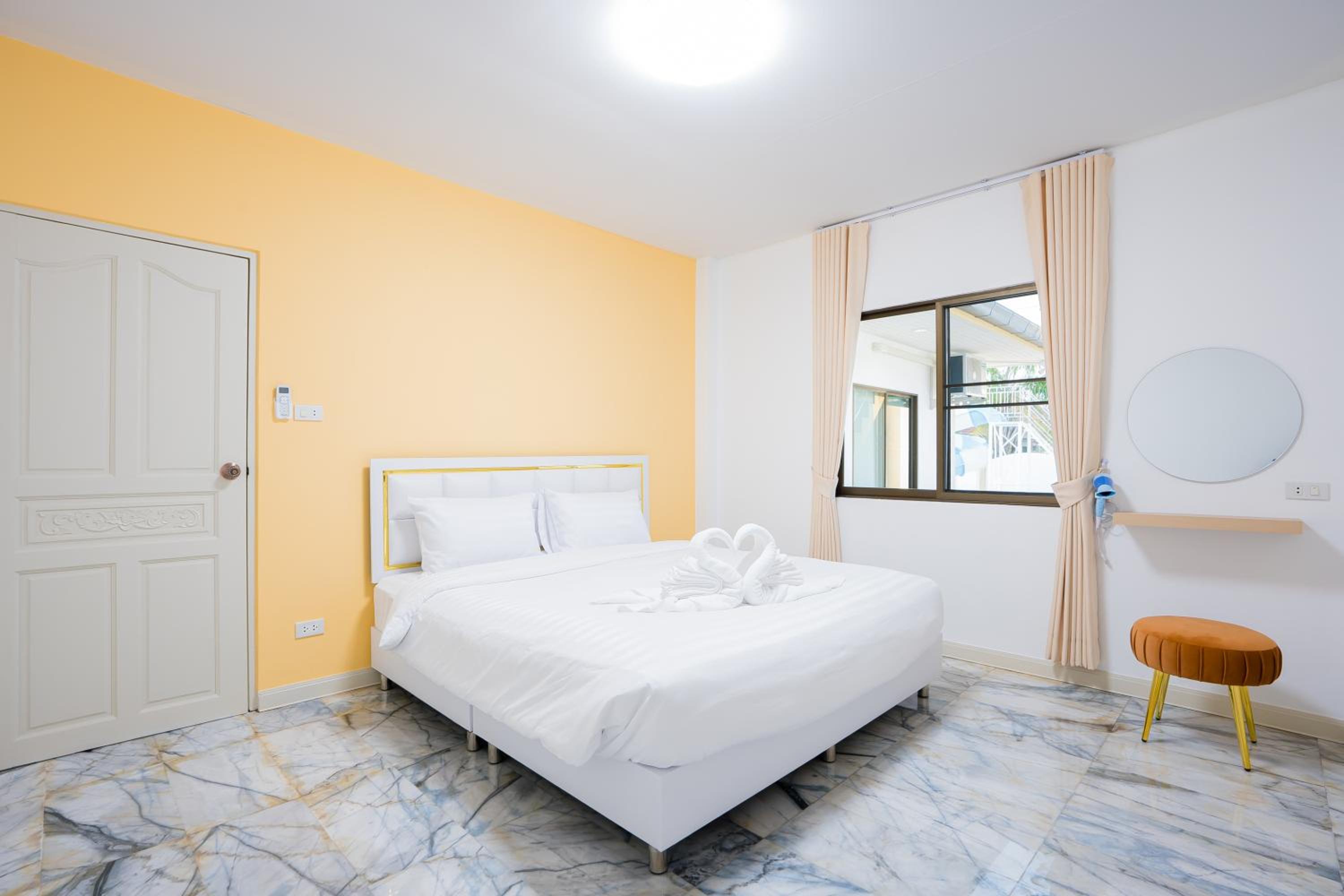 Di Pool Villa Hunhin 2km from beach