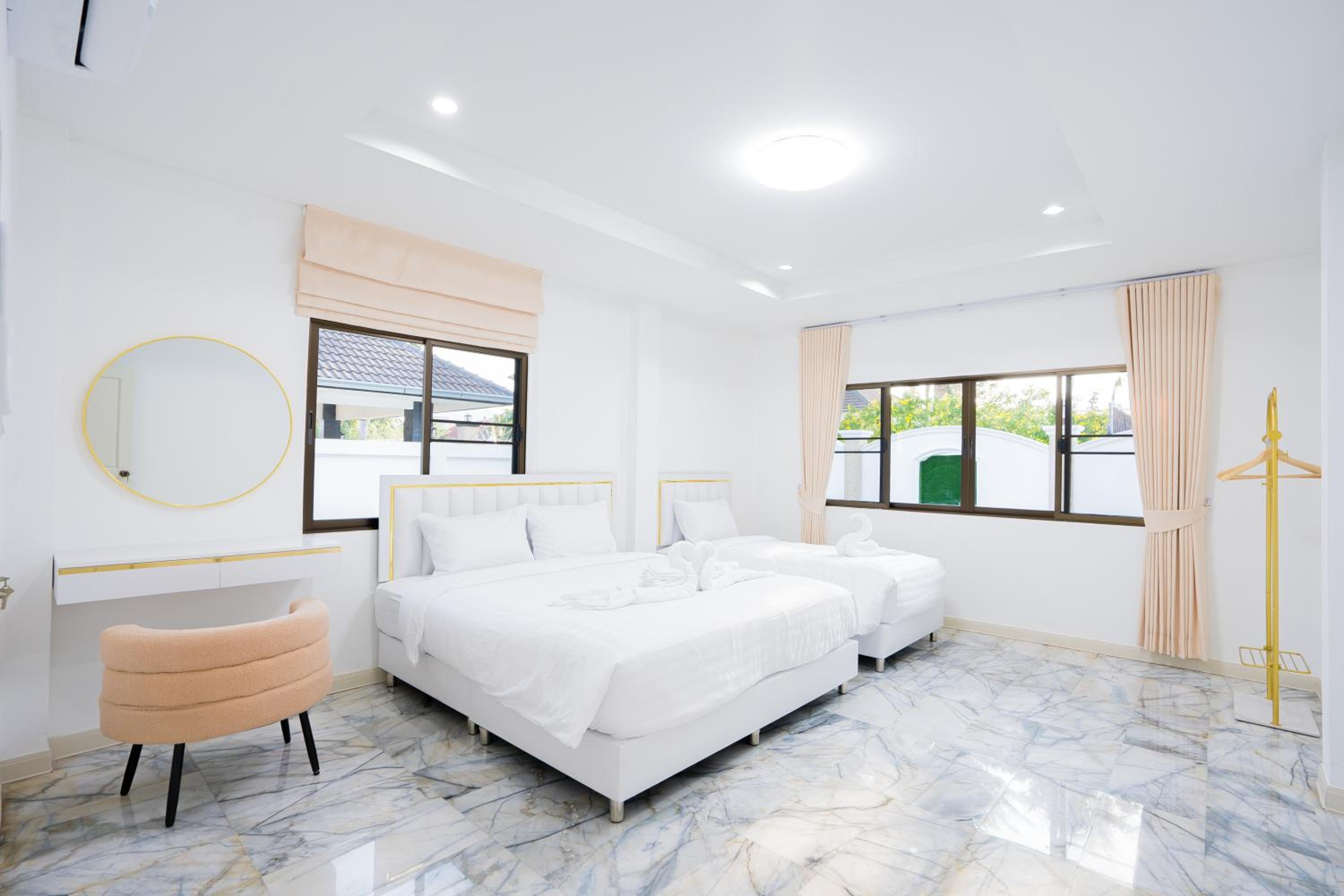 Di Pool Villa Hunhin 2km from beach