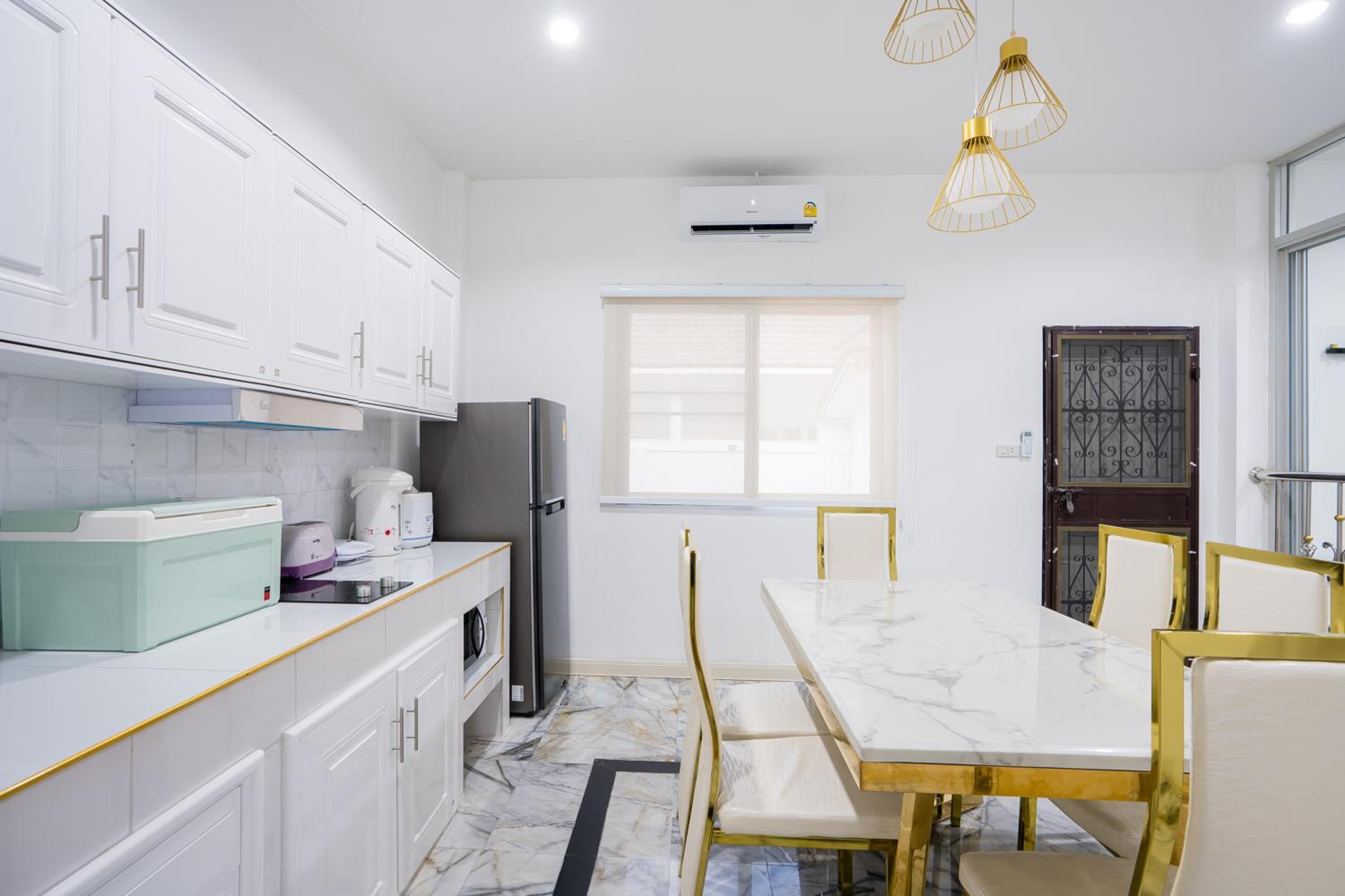 Di Pool Villa Hunhin 2km from beach