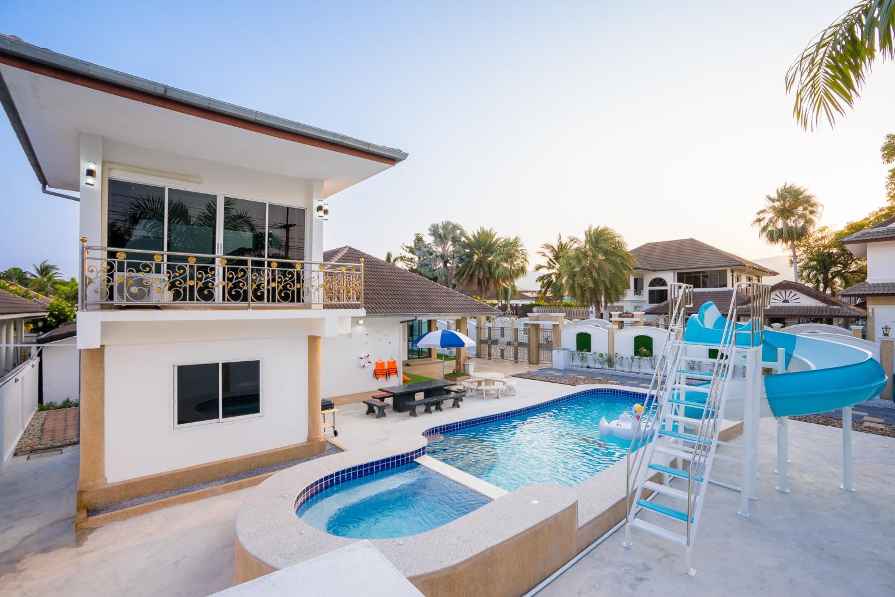 Di Pool Villa Hunhin 2km from beach