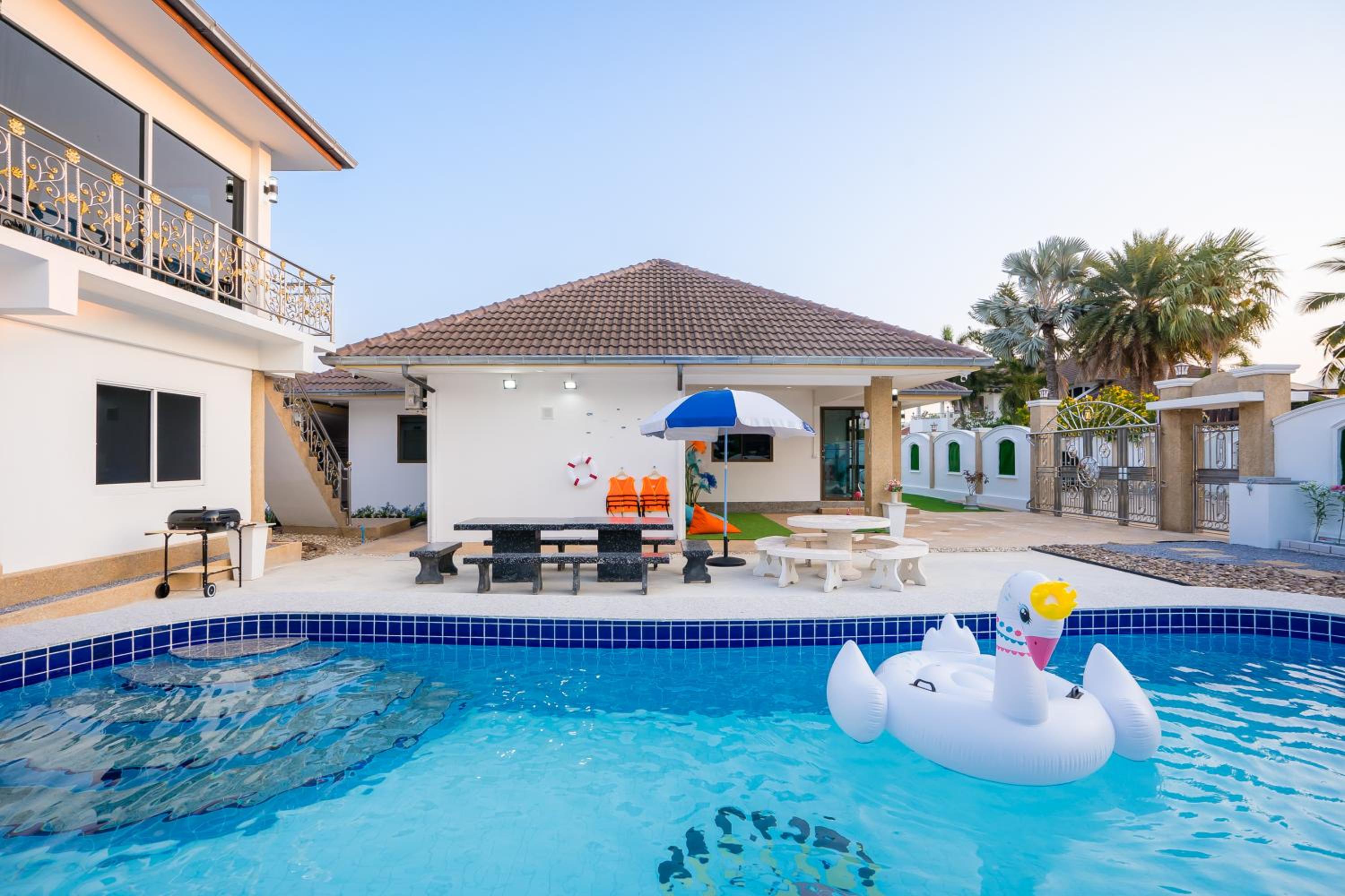 Di Pool Villa Hunhin 2km from beach