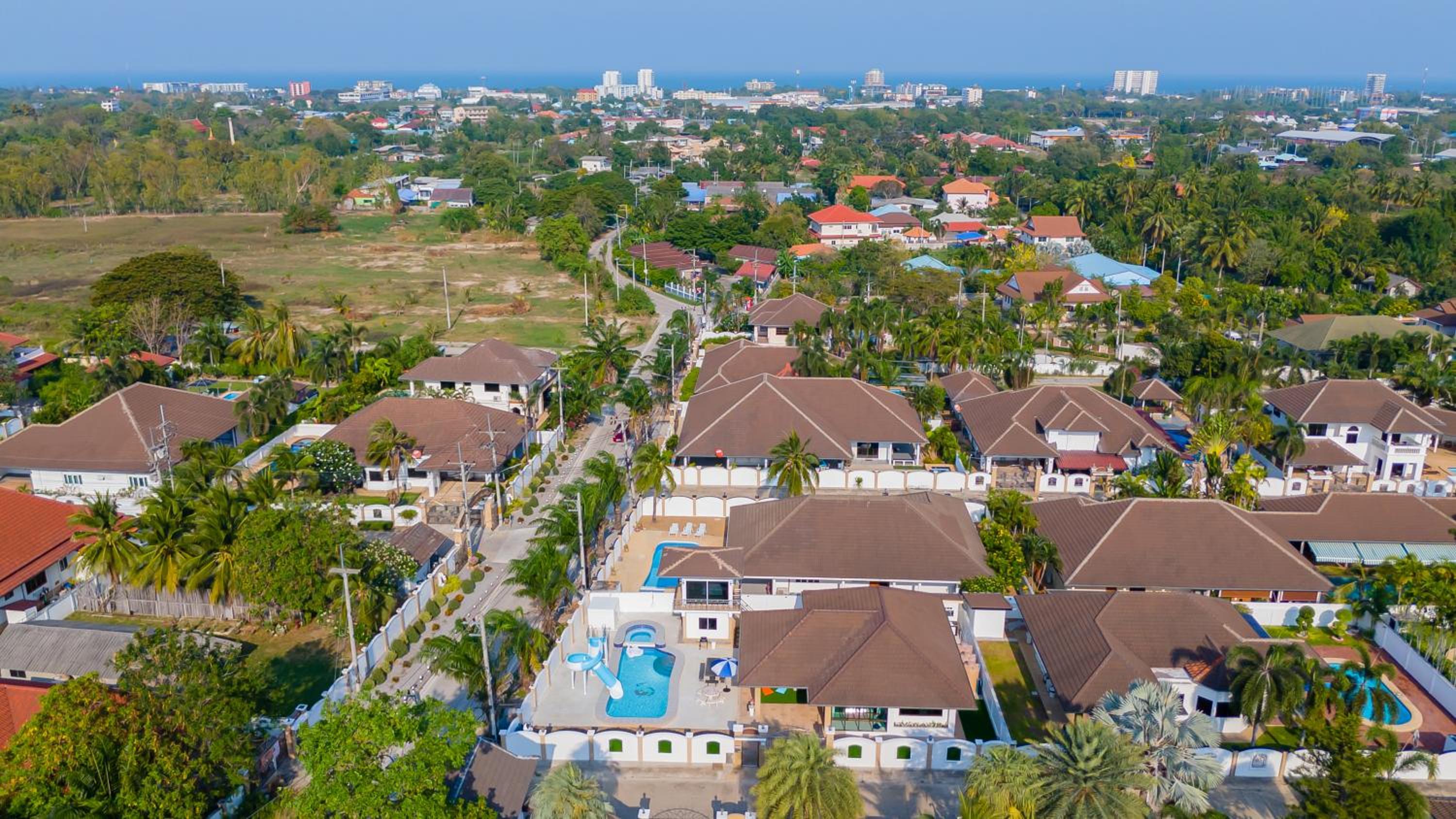 Di Pool Villa Hunhin 2km from beach
