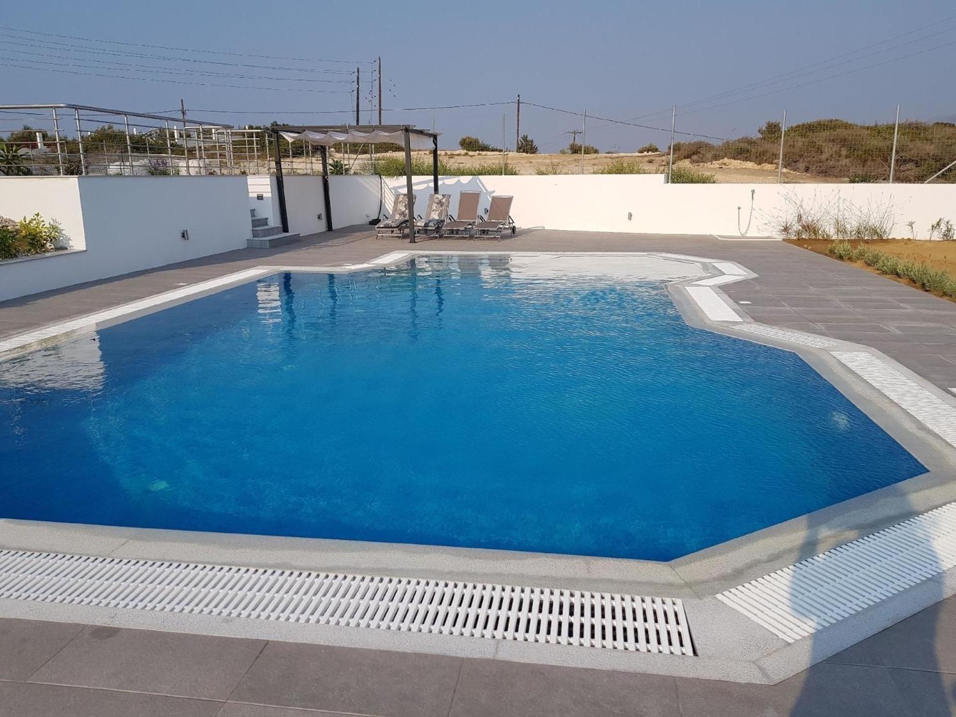 Modernes Ferienhaus mit Sonnenterrasse, Pool, Grill und einem herrlichen Meerblick