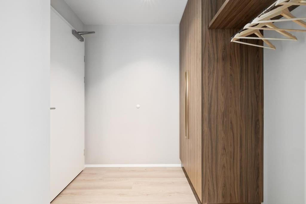 Skylight Lux 3BR/2BA City Center with Free Parking view 5