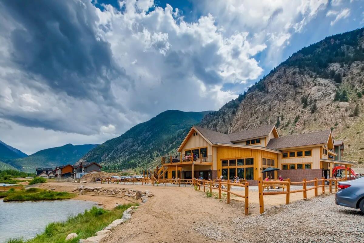 Elbert's Escape Sleeps 8 Lakefront Views view 5