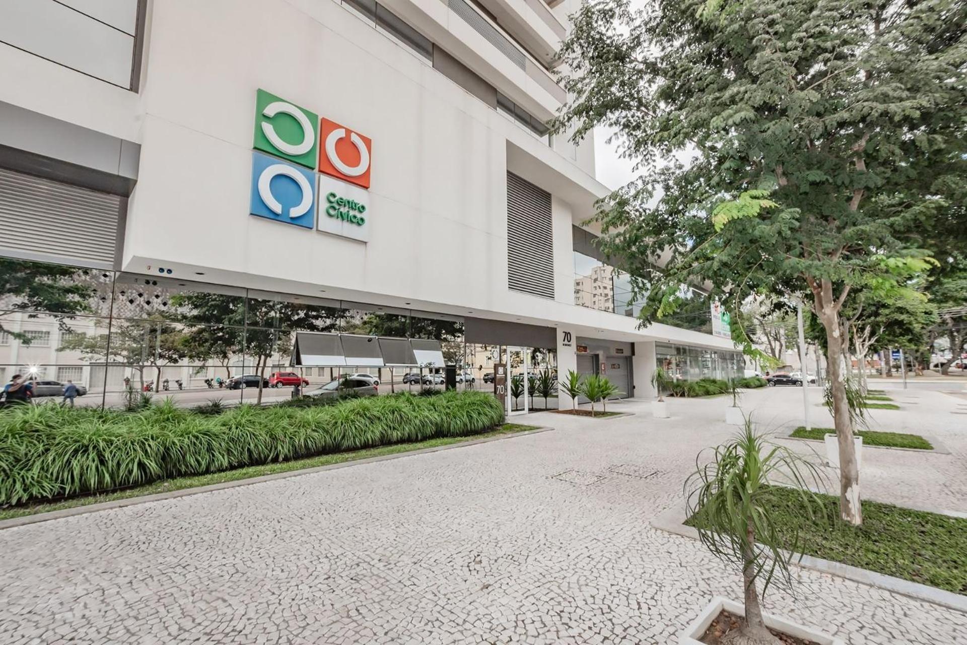 Apto Centro Civico em Frente Shopping Mueller Piscina e Academia- Somente Familiares