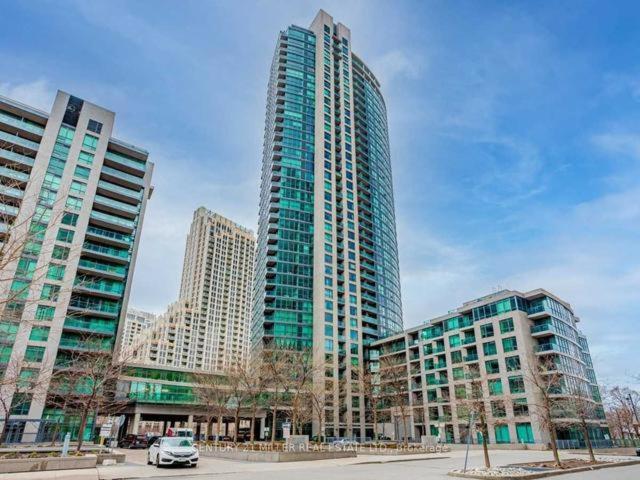 Luxury Suites Steps to CN Tower - Lock in 4 Weeks Enjoy Half OFF