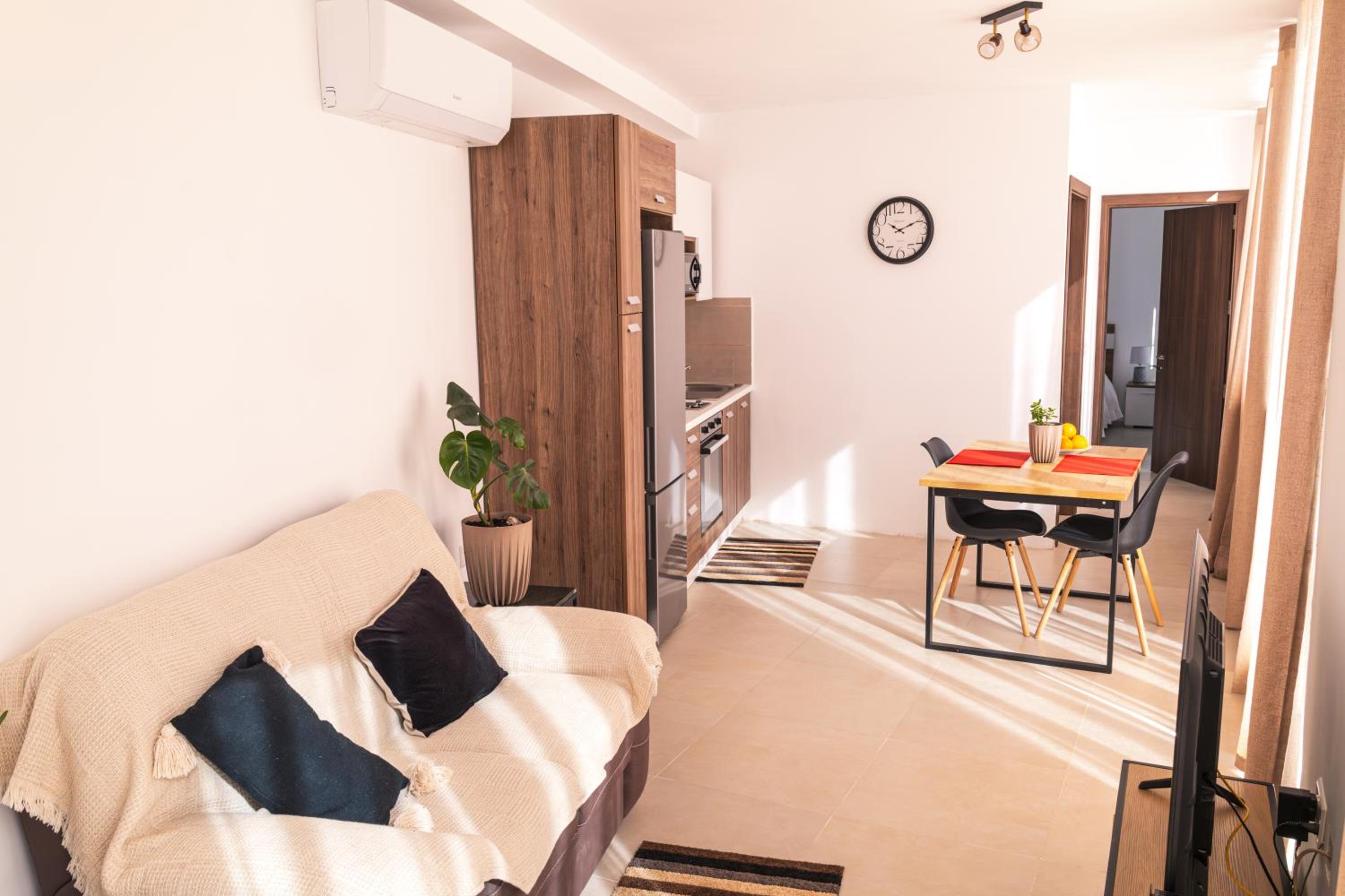 Bright Penthouse with large terrace view 4