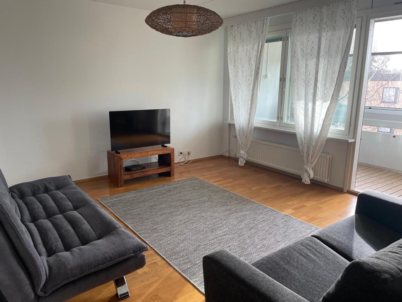 Quiet Apartment with Free Parking, 15 Min to Airport view 2