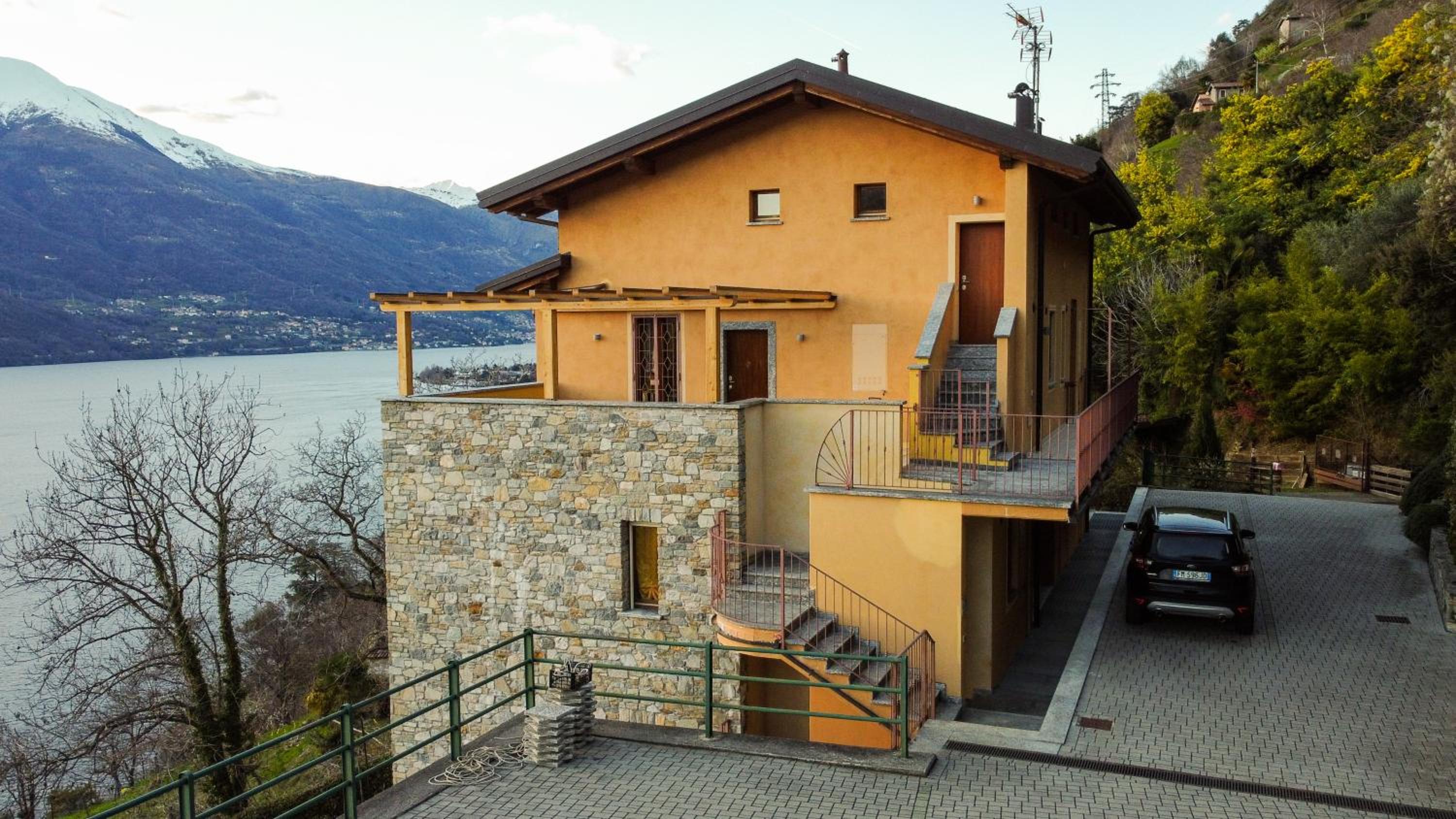 Bellevue Apartment: sunset on Lake Como
