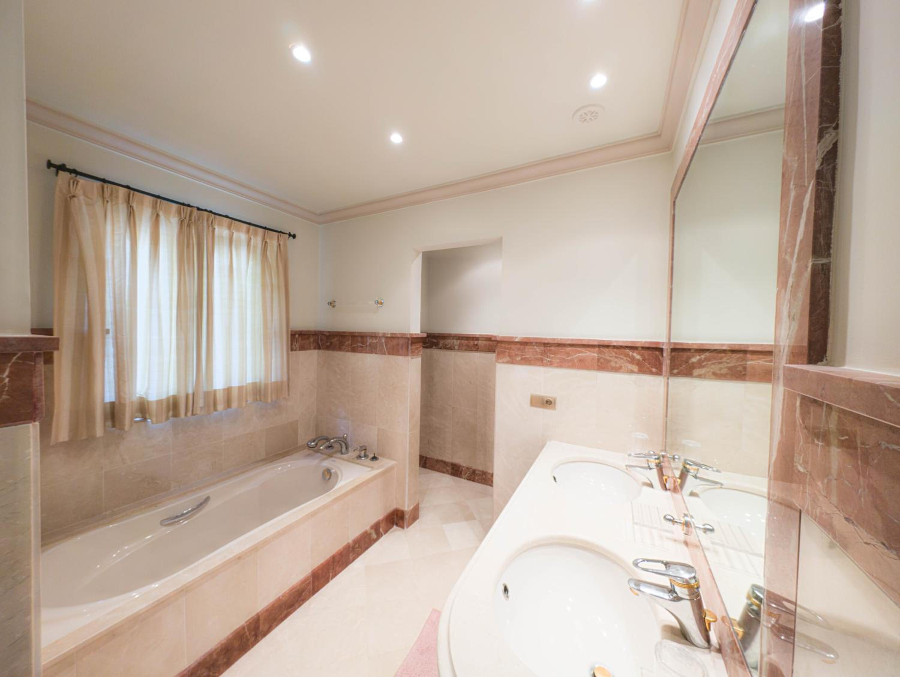 Seaviews Villa in El Paraiso