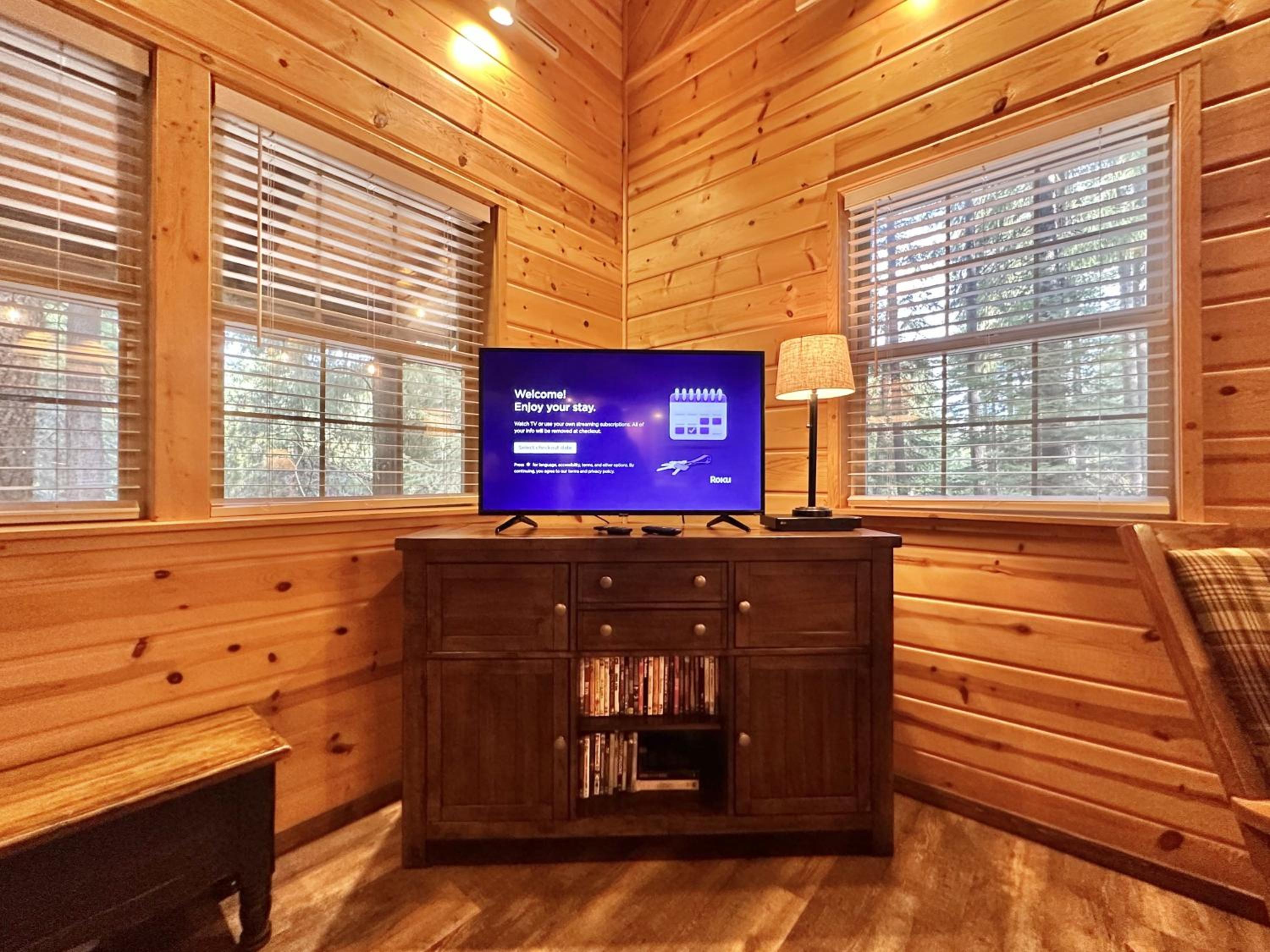 Chipmunk Lodge by NW Comfy Cabins