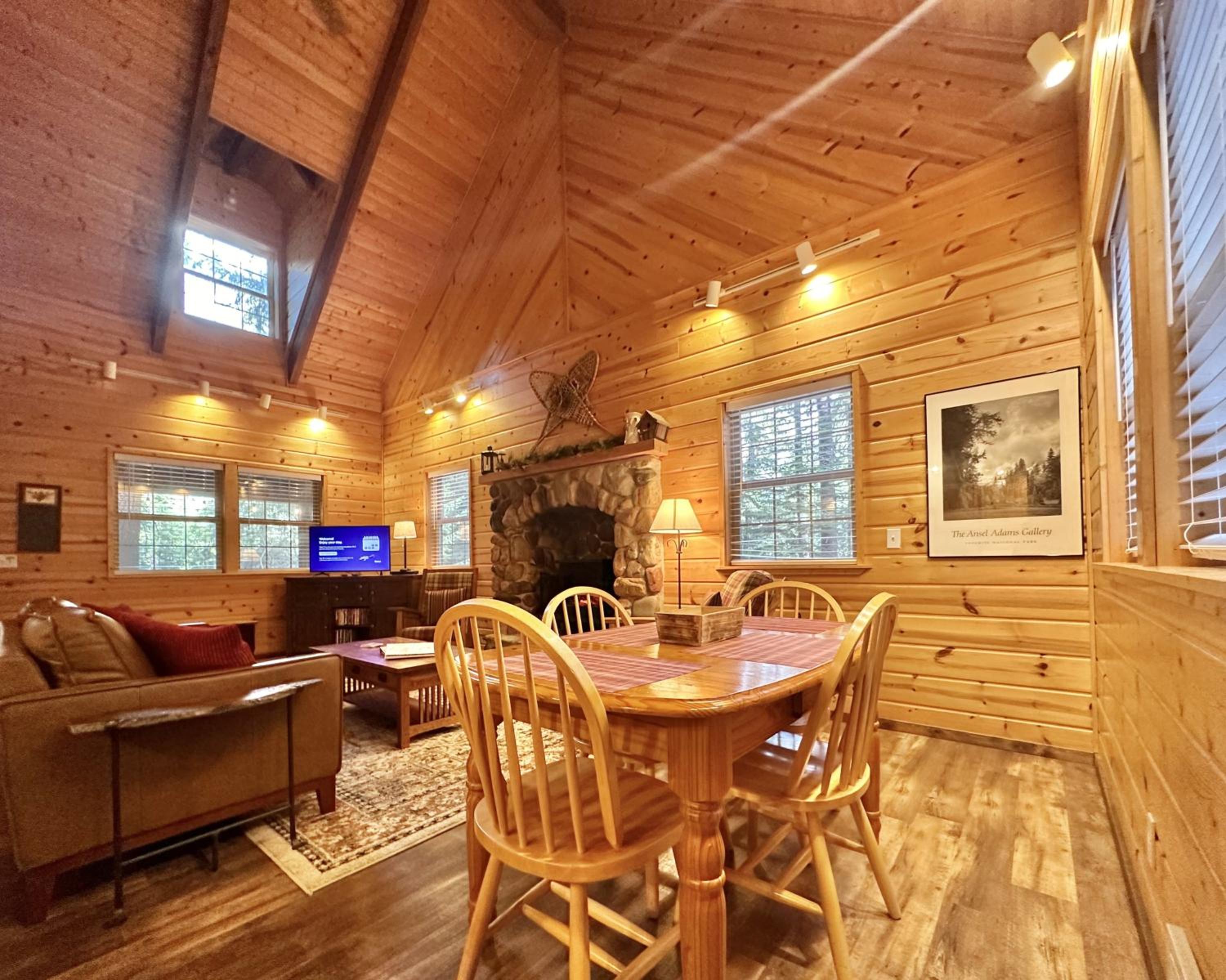 Chipmunk Lodge by NW Comfy Cabins