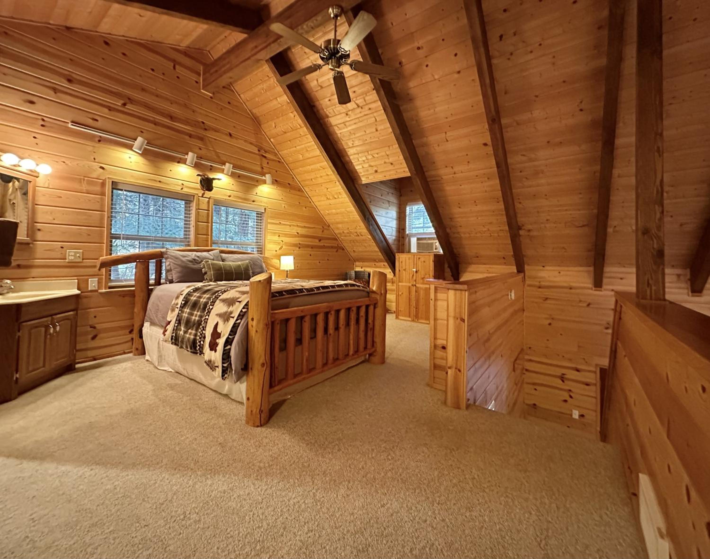 Chipmunk Lodge by NW Comfy Cabins