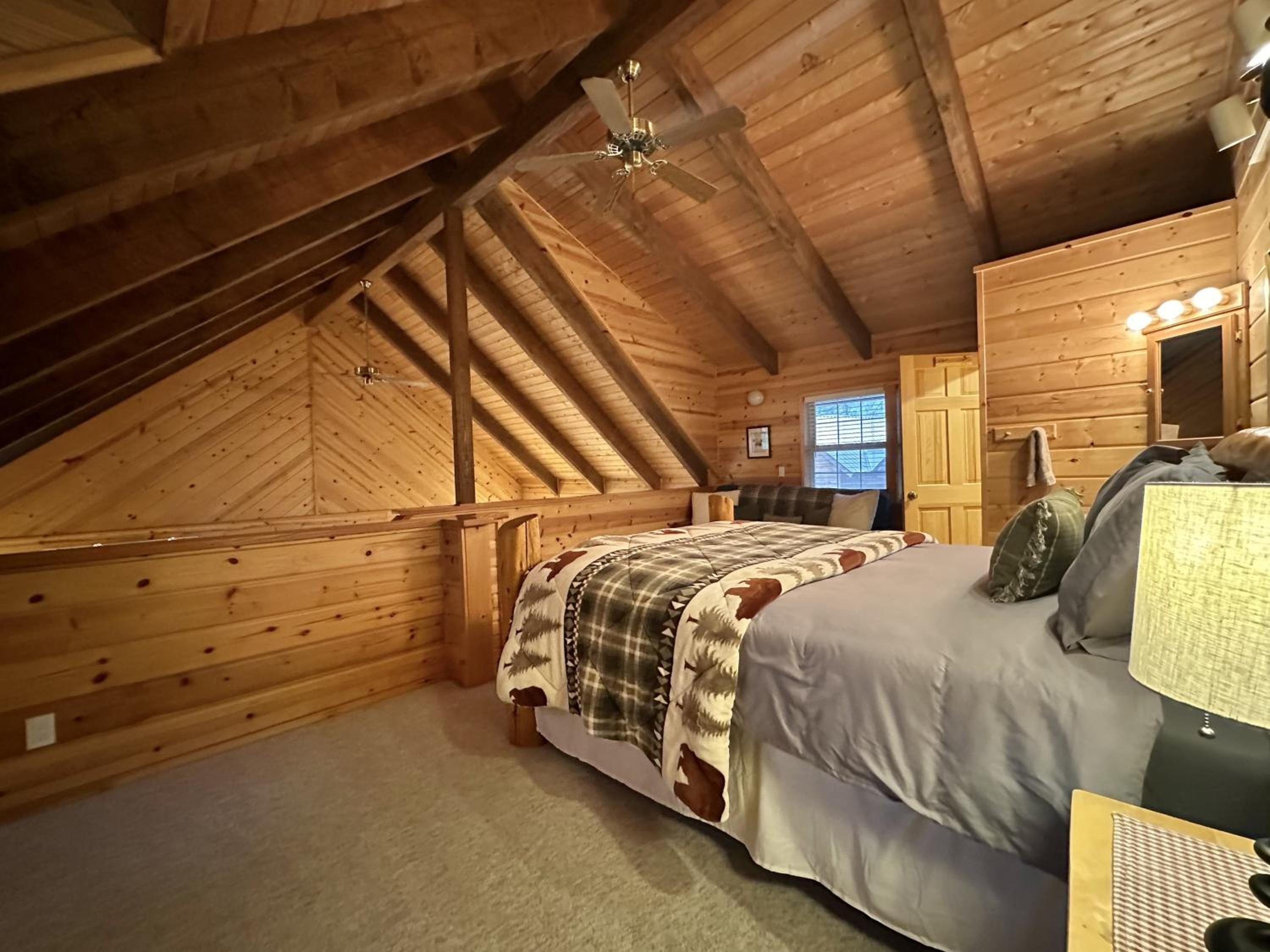 Chipmunk Lodge by NW Comfy Cabins