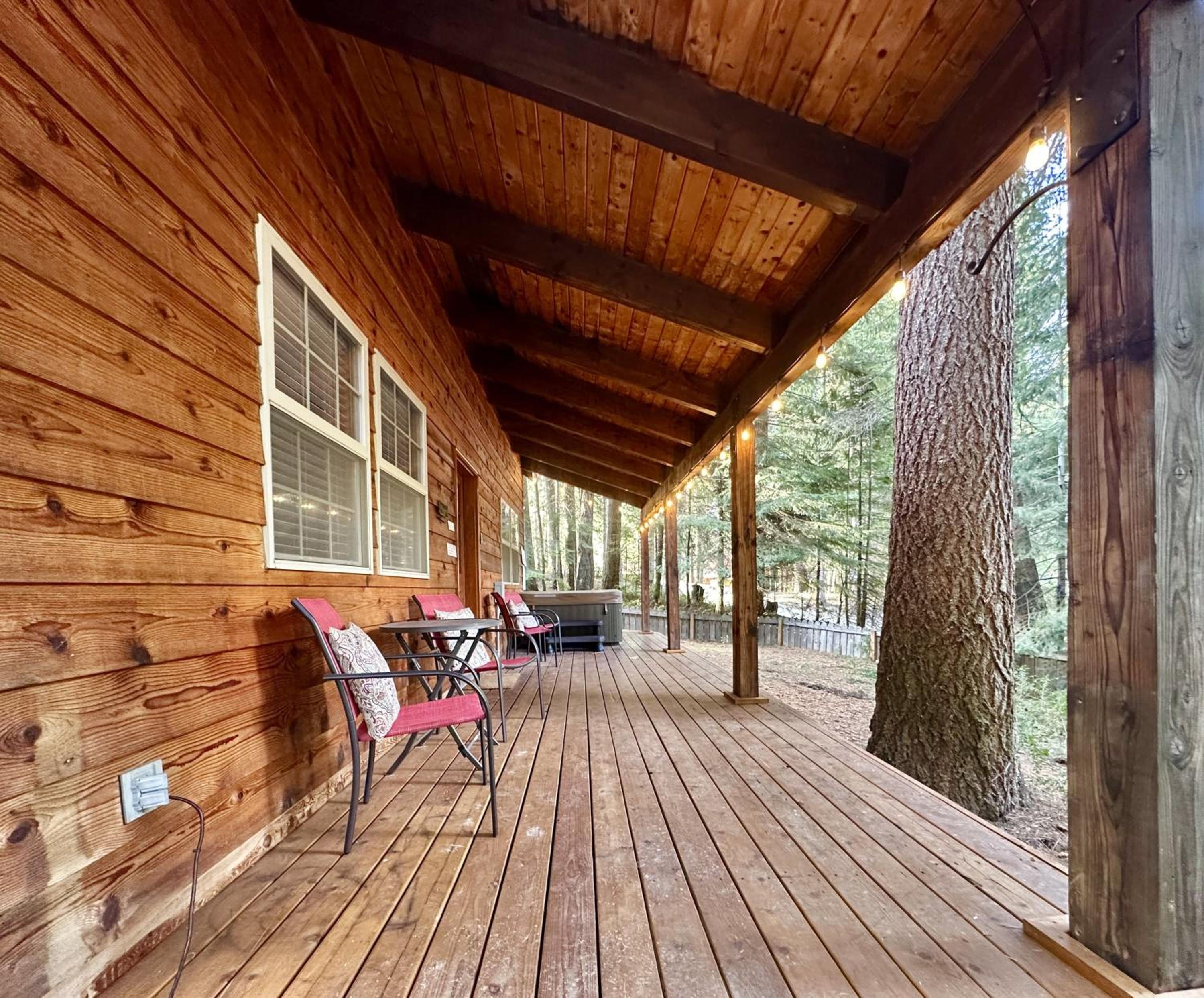 Chipmunk Lodge by NW Comfy Cabins