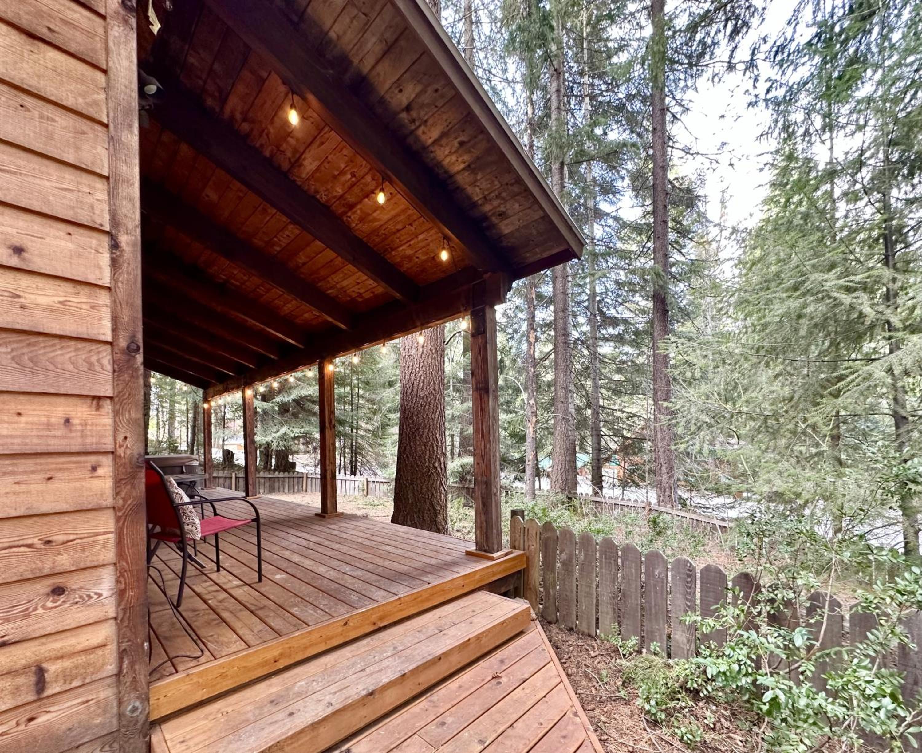 Chipmunk Lodge by NW Comfy Cabins