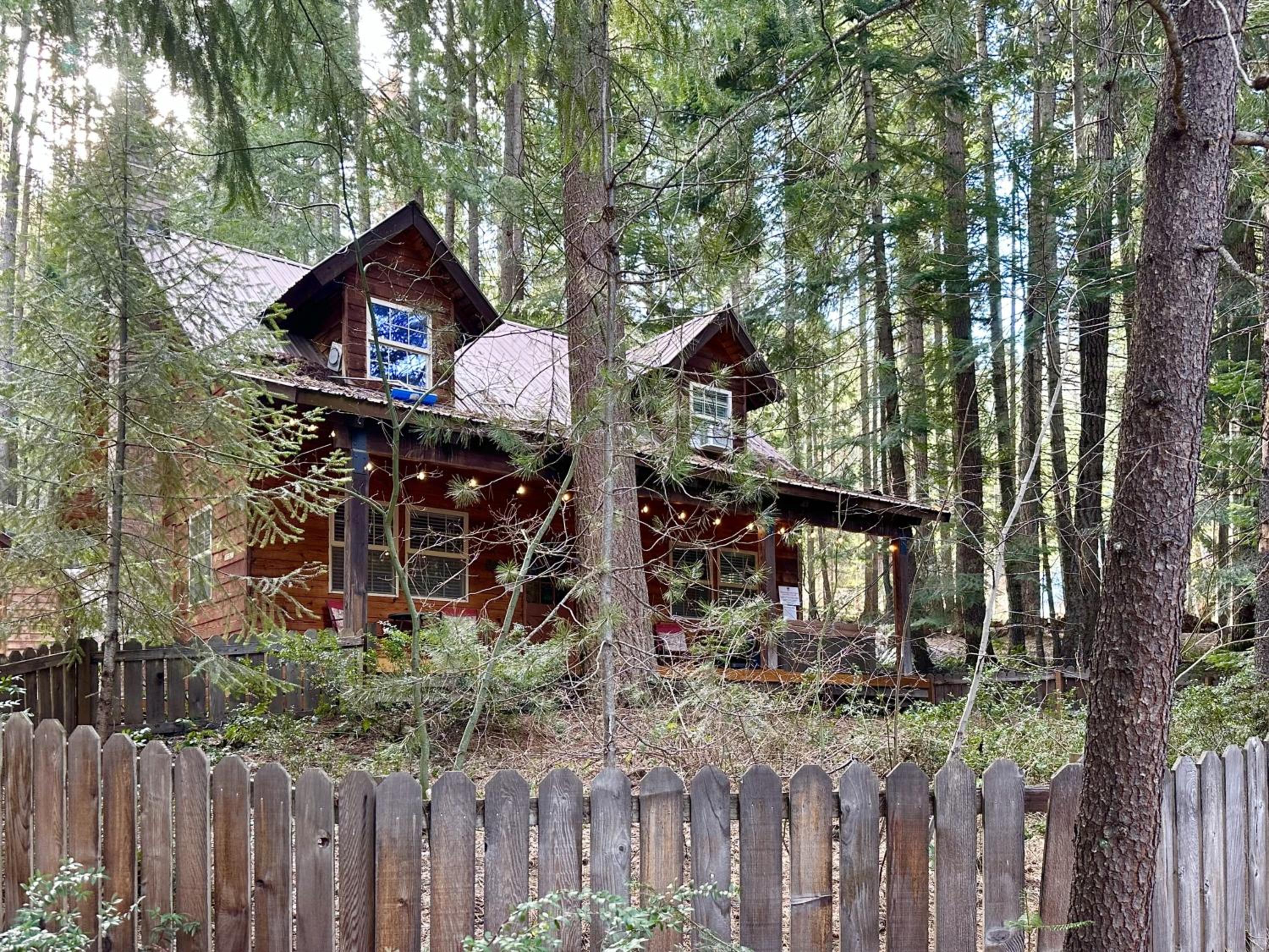 Chipmunk Lodge by NW Comfy Cabins