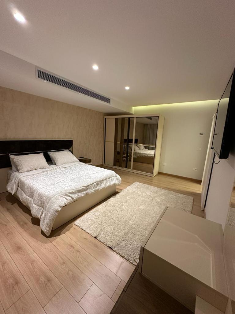 Luxurious furnished Villa for rent in Beverly Hills-Sheikh Zayed