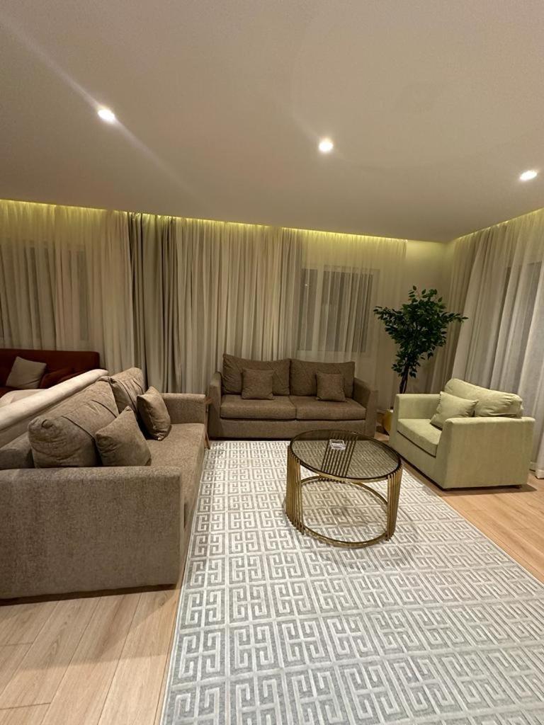 Luxurious furnished Villa for rent in Beverly Hills-Sheikh Zayed