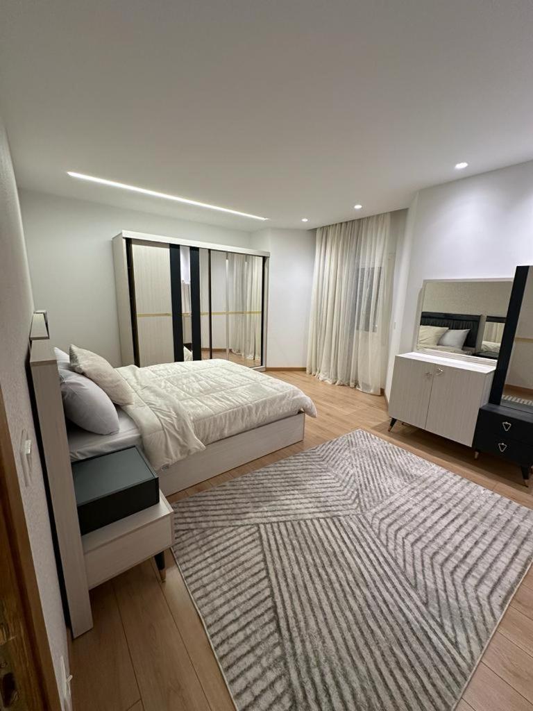 Luxurious furnished Villa for rent in Beverly Hills-Sheikh Zayed