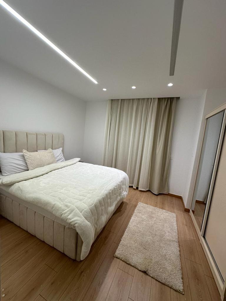 Luxurious furnished Villa for rent in Beverly Hills-Sheikh Zayed