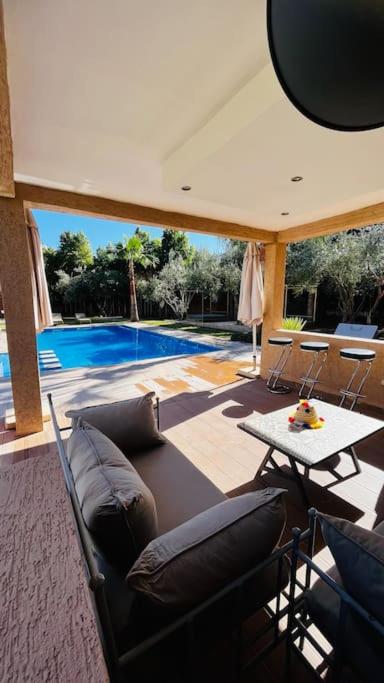 Villa 751, Villa d'architecte, cuisinière, piscine chauffée et services view 2