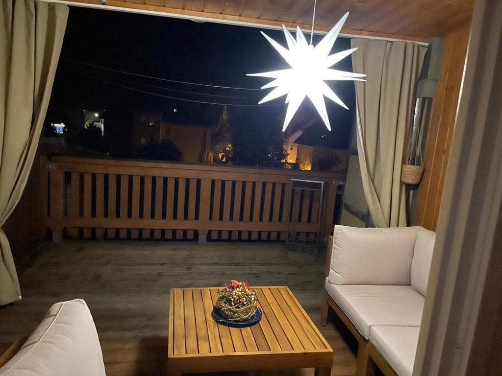 Mittelalterdomizil mit Balkon und Parkplätzen