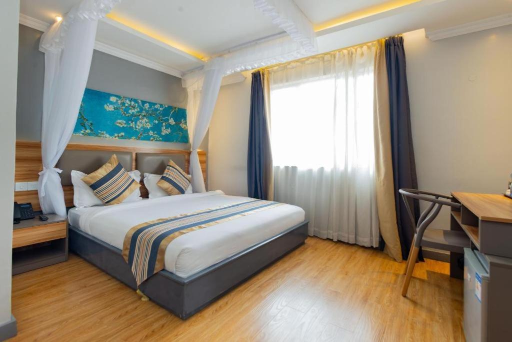 Raha Hotel & Suites view 4