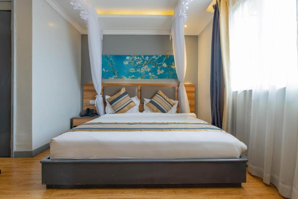 Raha Hotel & Suites view 5