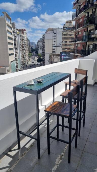 Avenida Córdoba pura luz y amplitud ,cochera