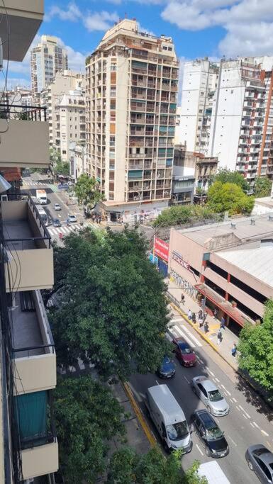 Avenida Córdoba pura luz y amplitud ,cochera