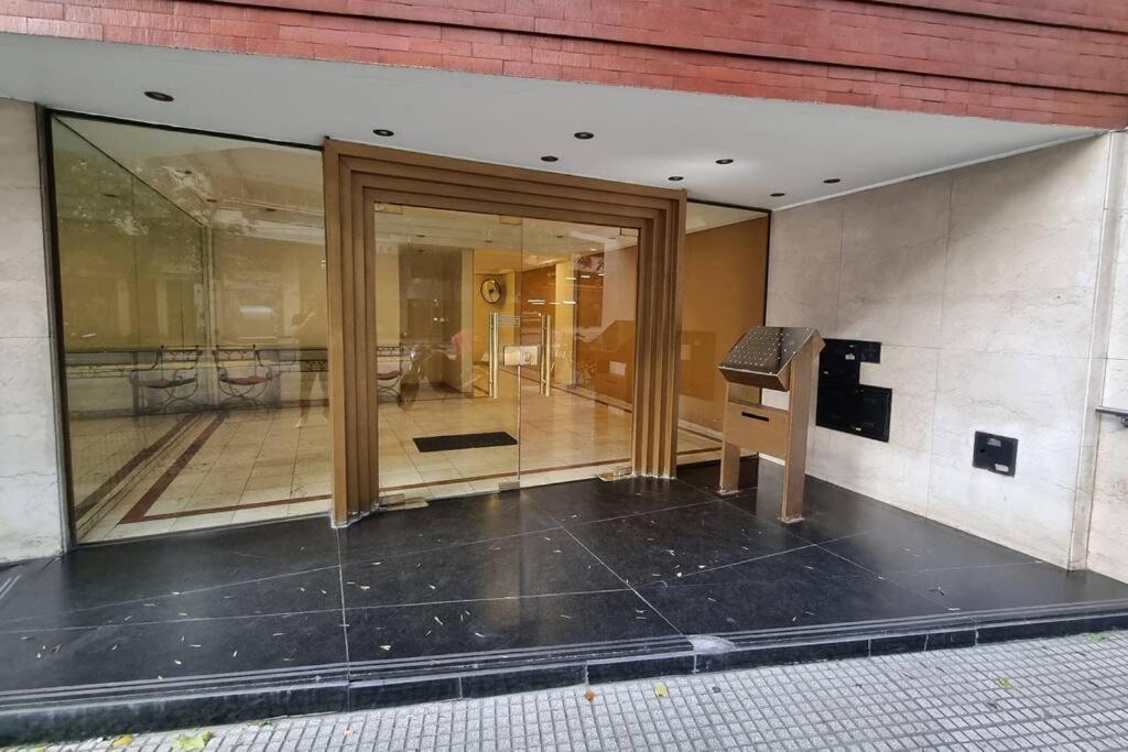 Avenida Córdoba pura luz y amplitud ,cochera