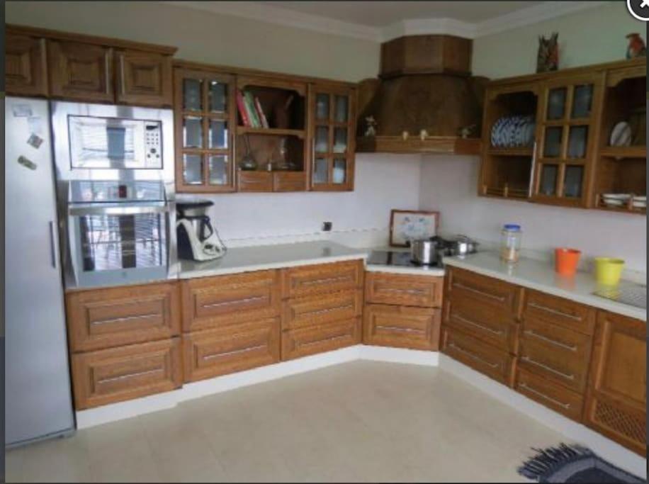 Stunning 5 Star Villa- 5 Mins Village Beach Marina view 5