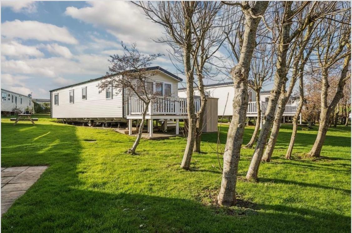 Emma's Retreat 3-bedroom caravan sleeps 6 at Durdle Door nr Wareham Dorset view 2