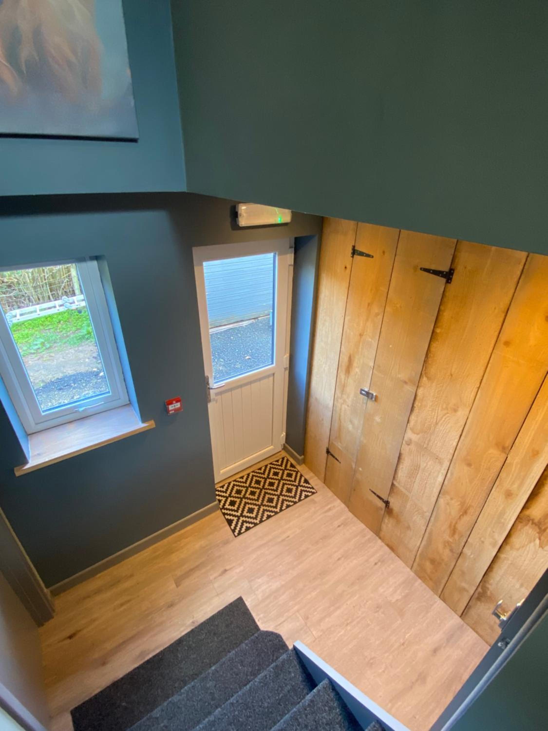 stylish and modern Spacious 2 bedroom apartment view 5