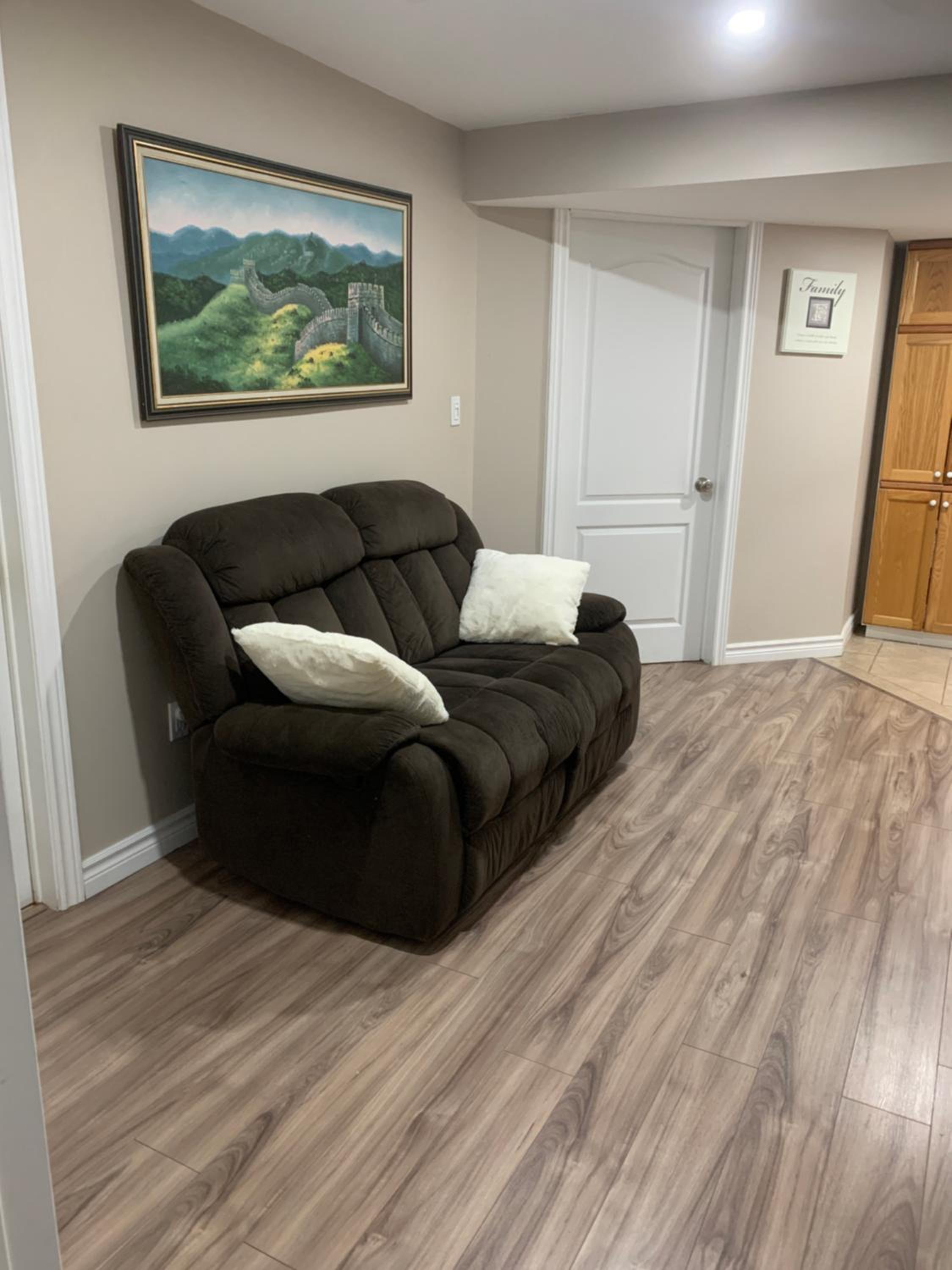 Guelph Vacations - 1 room in a cozy and beautiful basement - Property Image 3