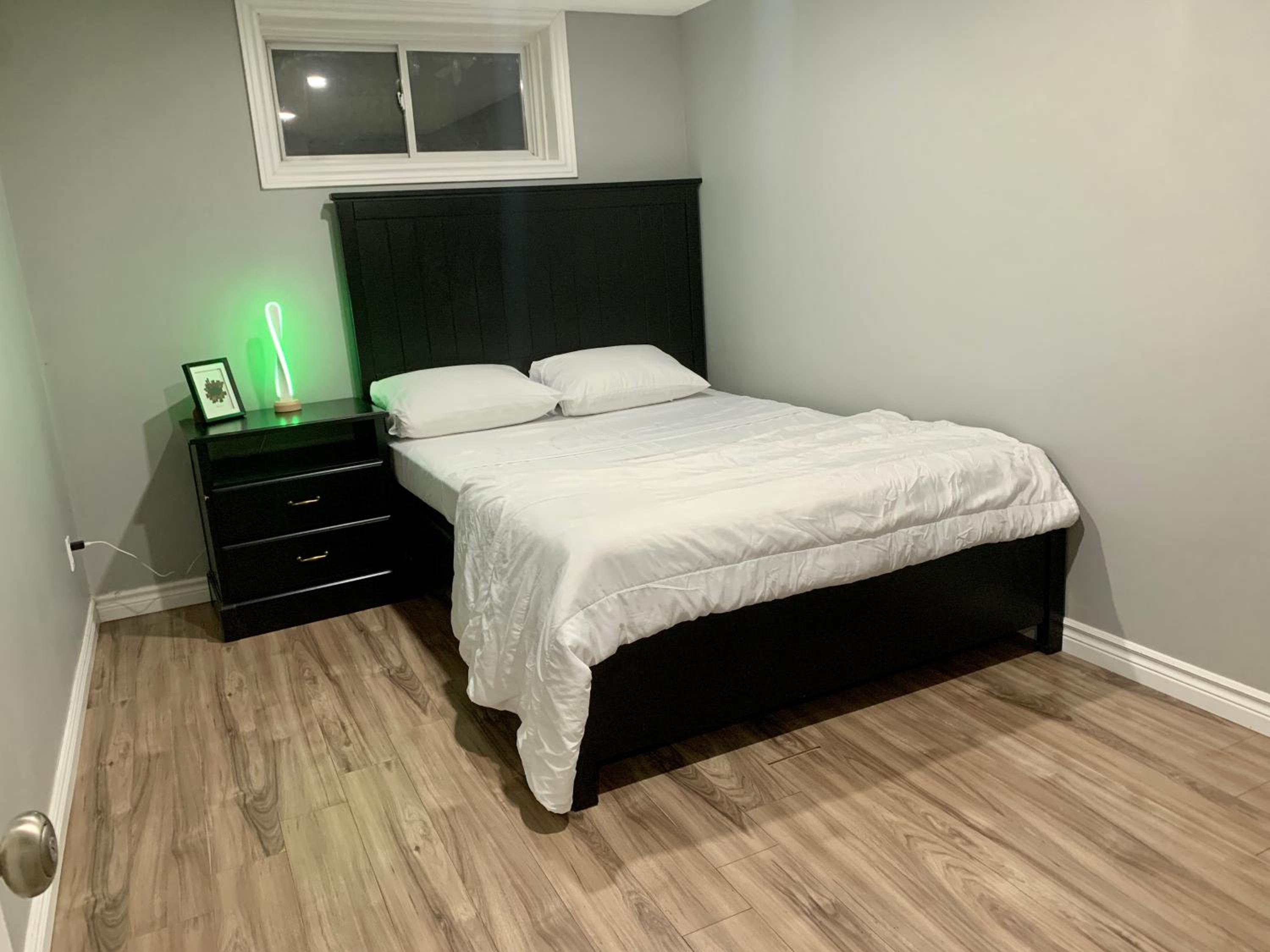 Guelph Vacations - 1 room in a cozy and beautiful basement - Property Image 11